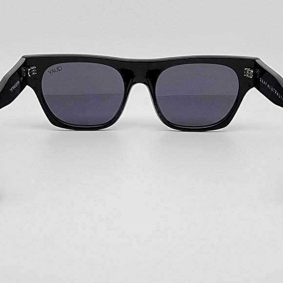 Quay Australia Something Extra Black Frame Smoke Grey Lens Sunglasses 54-16-140 main image 13